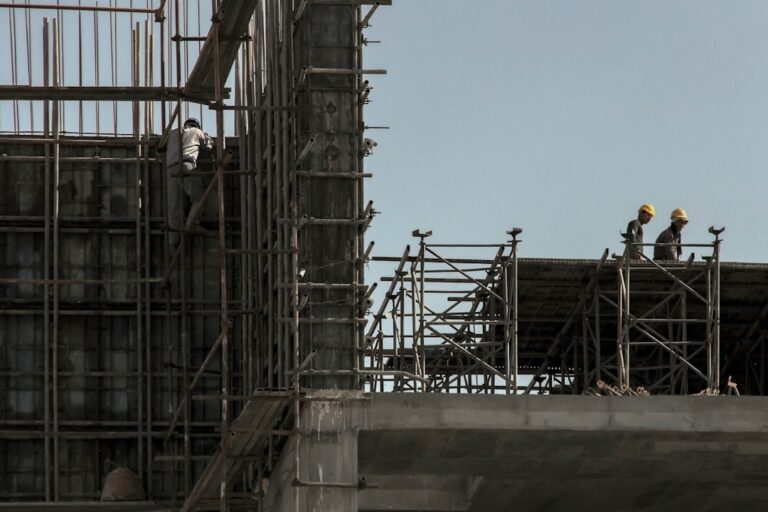 Navigating Challenges in Construction Management with Pinnacle Stakes